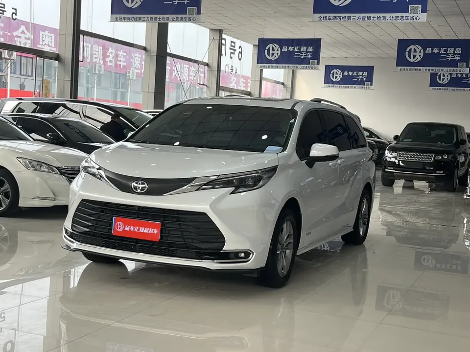 Toyota Sienna Senna Hybrid 2.5L Deluxe Edition 2024 — photo 1, buy with delivery to Moscow