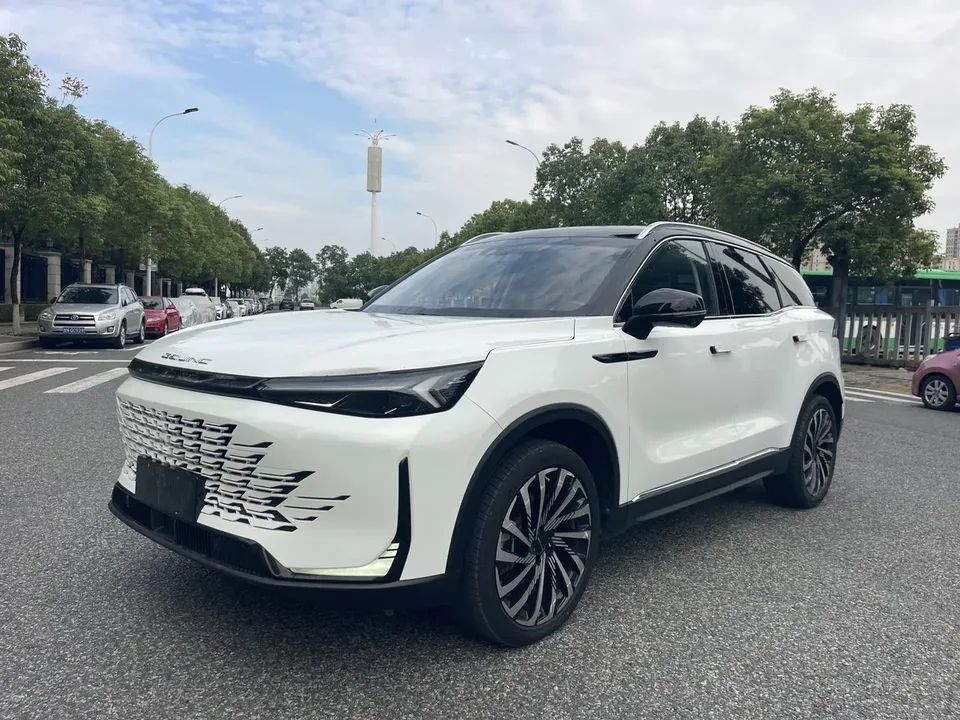 BAIC Beijing X7 1.5TD Exclusive+ 2024 — фото 1, купить с доставкой в Москву