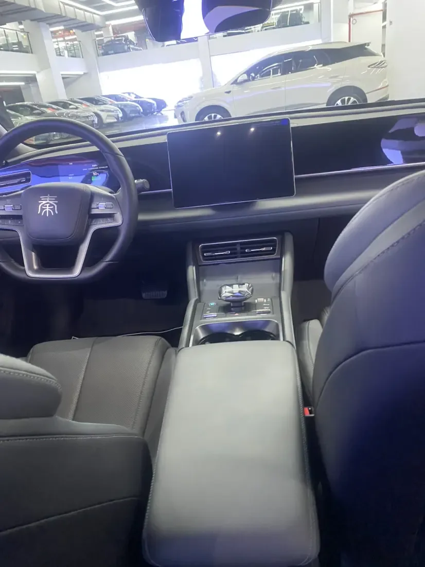 BYD Qin L DM Intelligent Driving Edition DM-i 120KM Beyond Edition 2025 — миниатюра 2
