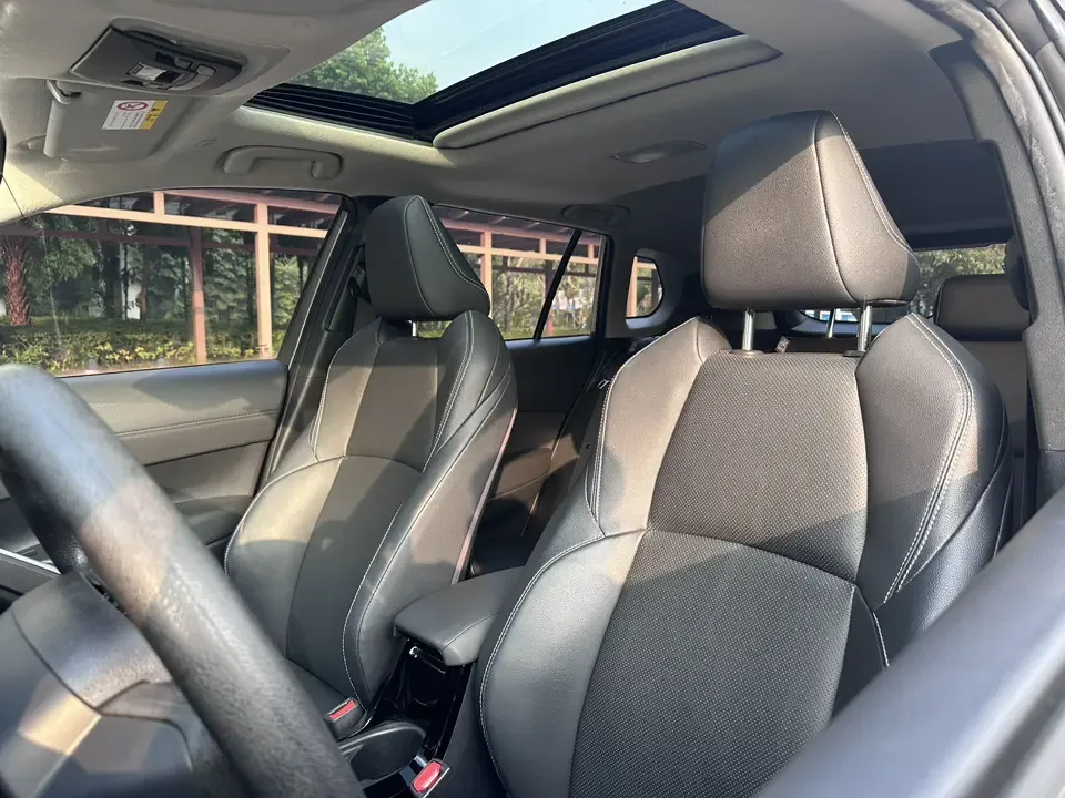 Toyota Frontlander 2.0L CVT Luxury PLUS Edition 2022 — миниатюра 4