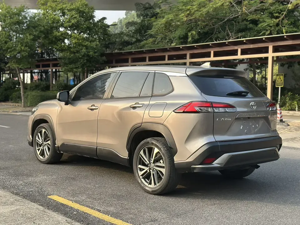 Toyota Frontlander 2.0L CVT Luxury PLUS Edition 2022 — миниатюра 5