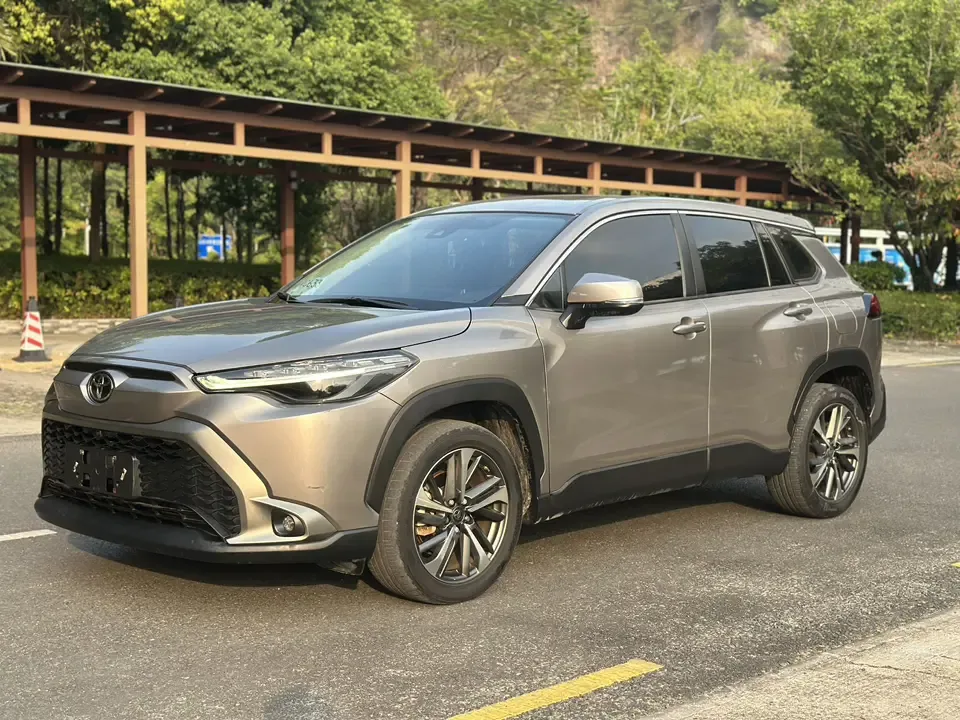 Toyota Frontlander 2.0L CVT Luxury PLUS Edition 2022 — фото 1, купить с доставкой в Москву