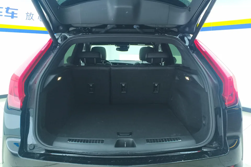 Cadillac XT4 Cadillac XT4 2022 28T two-wheel drive premium model 2023 — миниатюра 5