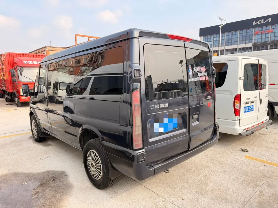 Jiangling Fushun 2.0T manual diesel short-axle low-top commercial multi-purpose passenger car 5 seats 2024 — миниатюра 4