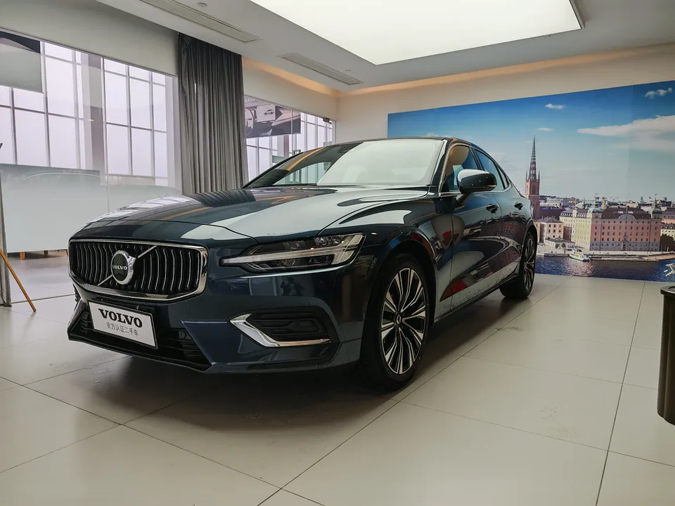 Volvo S60 2025