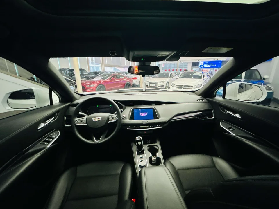 Cadillac XT4 Cadillac XT4 2022 28T two-wheel drive fashion model 2022 — миниатюра 5