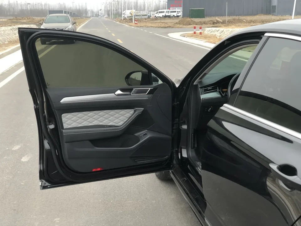 Volkswagen Magotan Magotan 2023 2 million commemorative edition 330TSI DSG leading model 2023 — миниатюра 4