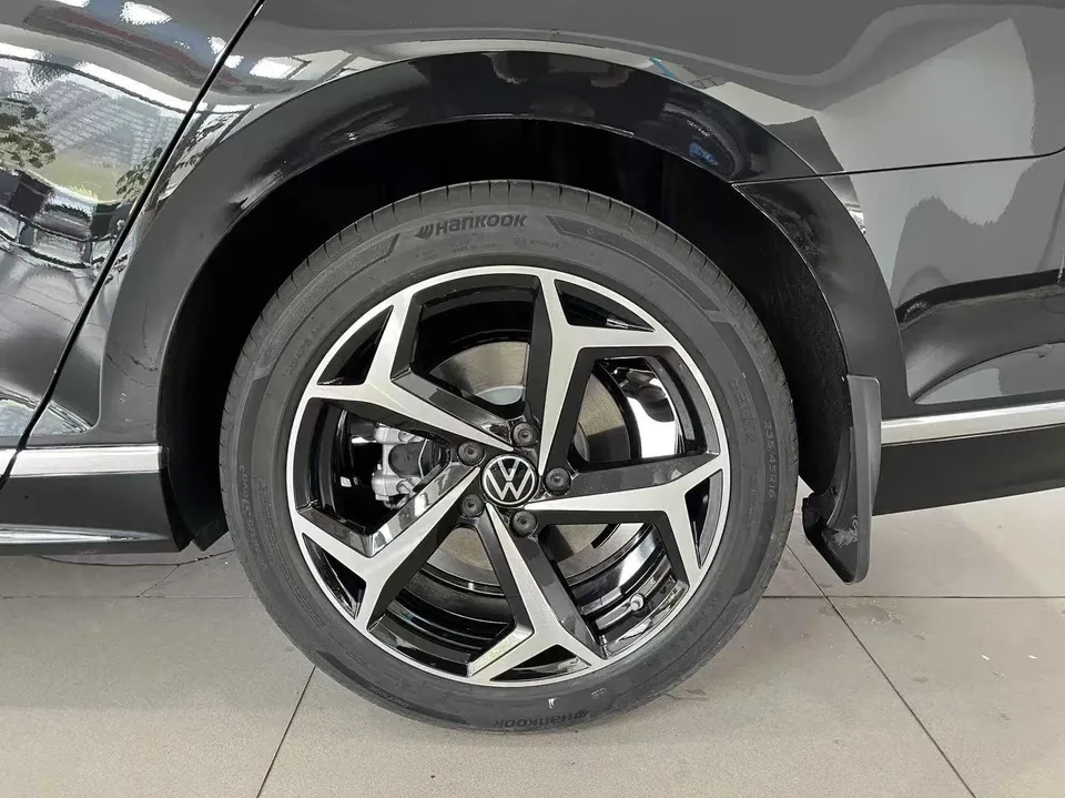 Volkswagen Magotan Magotan 2023 2 millionth anniversary edition 330TSI DSG leading model 2024 — миниатюра 2