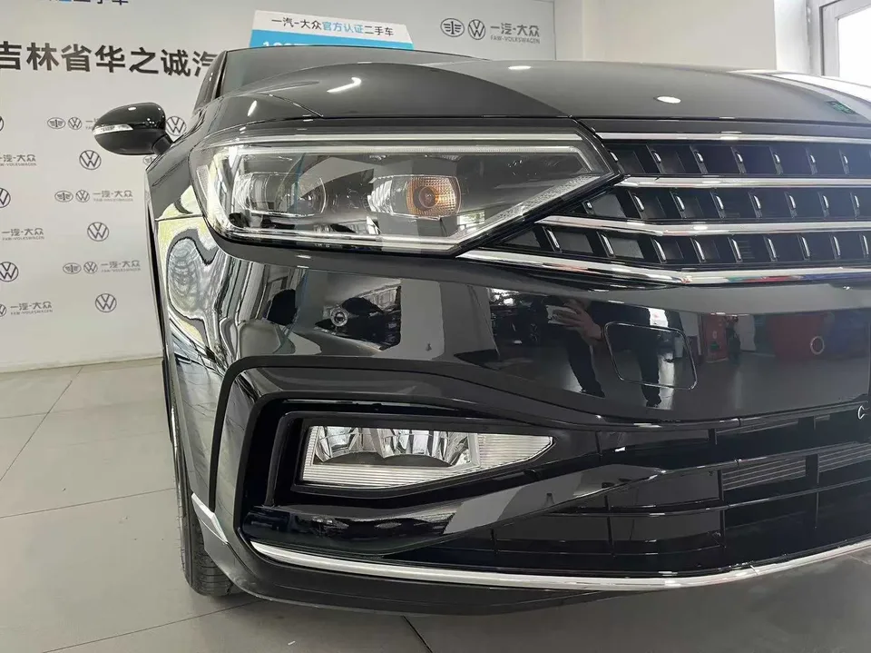 Volkswagen Magotan Magotan 2023 2 millionth anniversary edition 330TSI DSG leading model 2024 — миниатюра 5