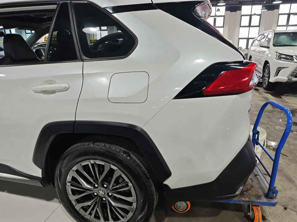 Toyota Willanda 2.0L 2WD Urban Edition 2024 — миниатюра 3
