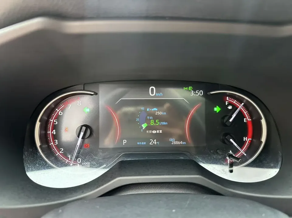 Toyota RAV4 2.0L CVT 4WD Fashion Edition 2022 — миниатюра 4