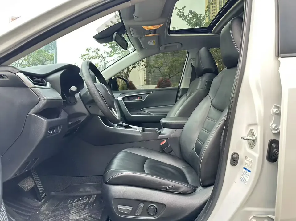 Toyota RAV4 2.0L CVT 4WD Fashion Edition 2022 — миниатюра 5
