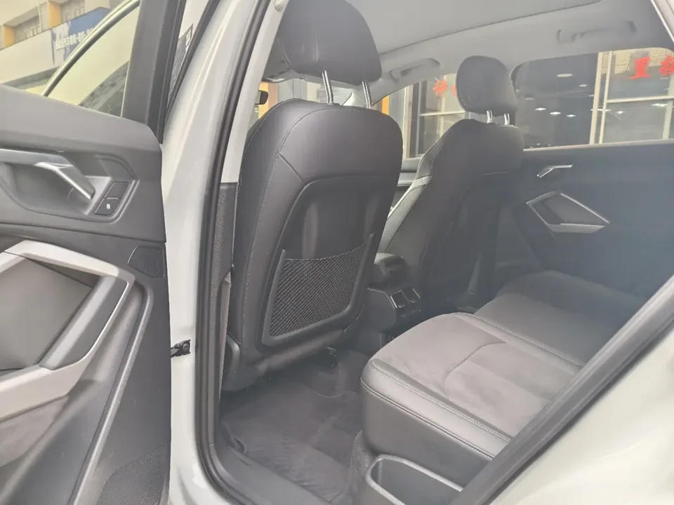 Audi Q3 Audi Q3 2022 35 TFSI Fashionable and Dynamic 2023 — миниатюра 3
