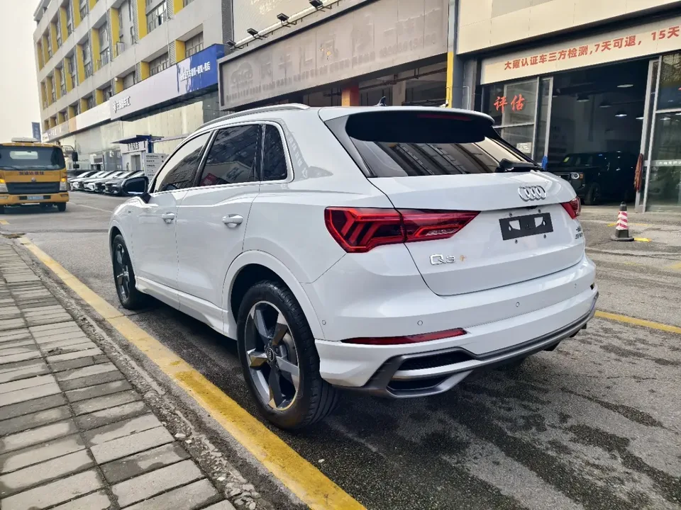 Audi Q3 Audi Q3 2022 35 TFSI Fashionable and Dynamic 2023 — миниатюра 4