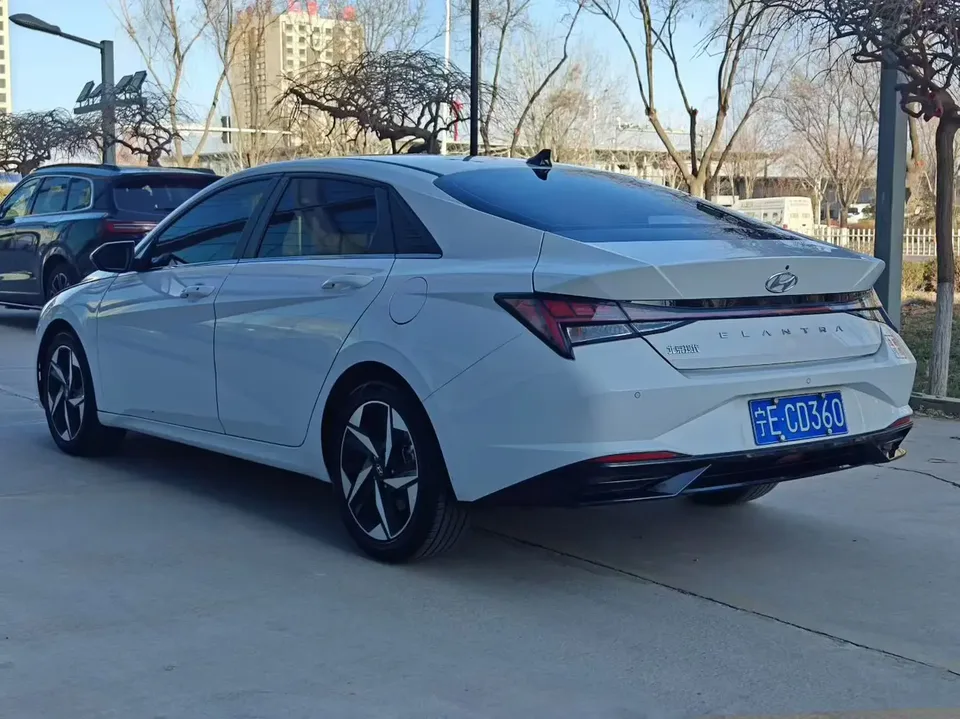 Hyundai Elantra Elantra 2022 1.5L CVT LUX Premium Edition 2023 — thumbnail 4