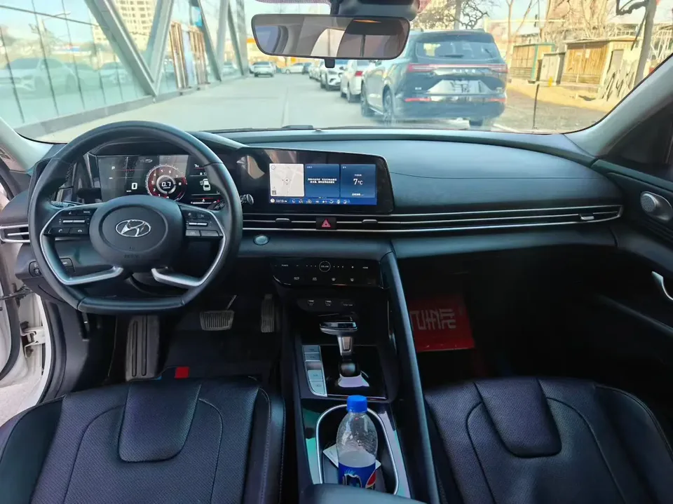 Hyundai Elantra Elantra 2022 1.5L CVT LUX Premium Edition 2023 — thumbnail 5