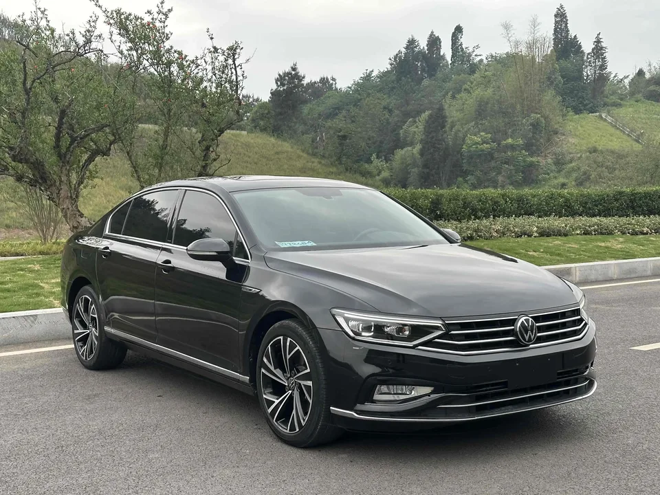Volkswagen Magotan 330TSI DSG 30th Anniversary Edition 2022 — миниатюра 3