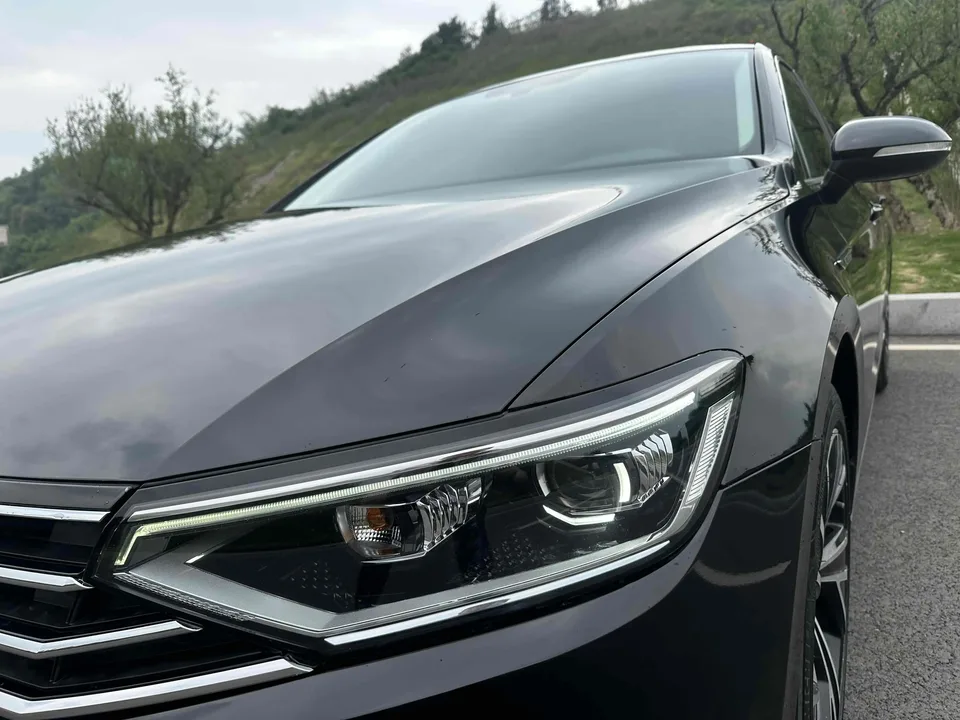 Volkswagen Magotan 330TSI DSG 30th Anniversary Edition 2022 — миниатюра 4