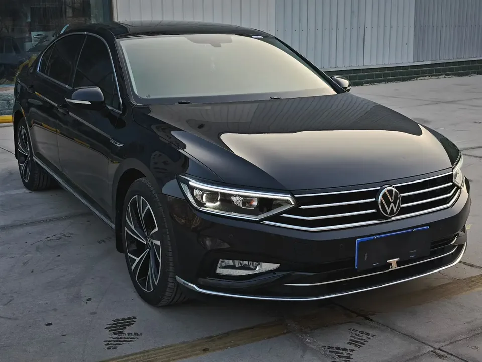 Volkswagen Magotan 330TSI DSG 30th Anniversary Edition 2022 — миниатюра 3