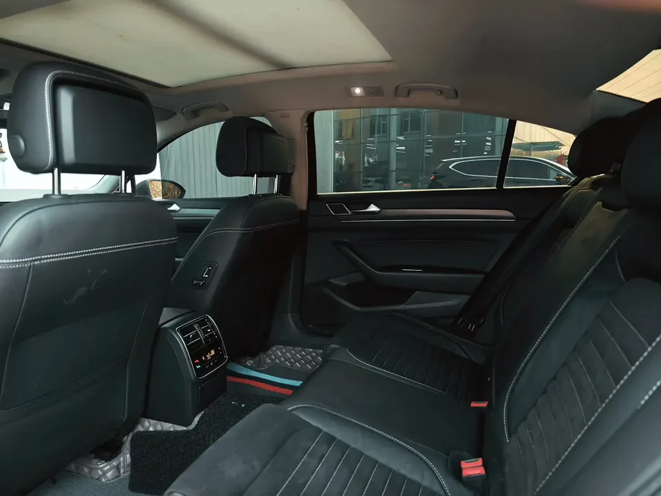 Volkswagen Magotan 330TSI DSG 30th Anniversary Edition 2022 — миниатюра 4