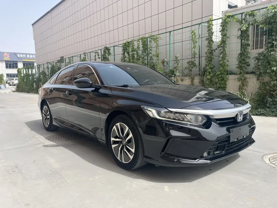 Honda Inspire 2022 Insignia Hybrid 2.0L Net Smart Edition 2022 — миниатюра 3
