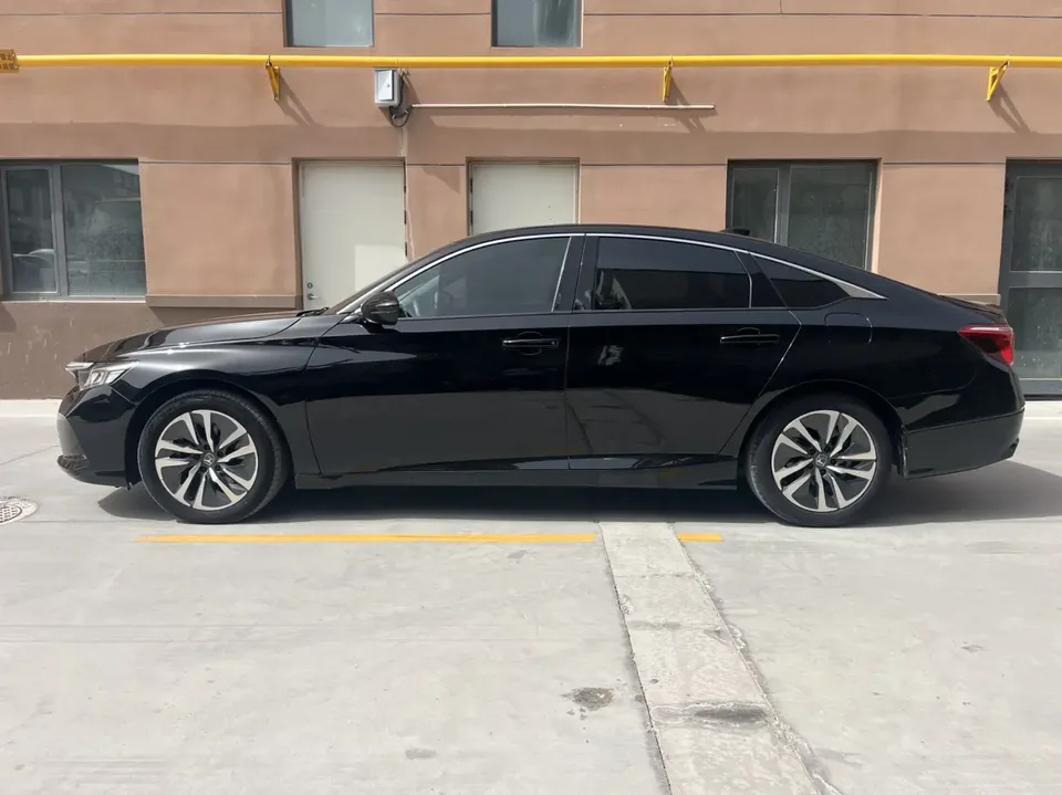Honda Inspire 2022 Insignia Hybrid 2.0L Net Smart Edition 2022 — миниатюра 4