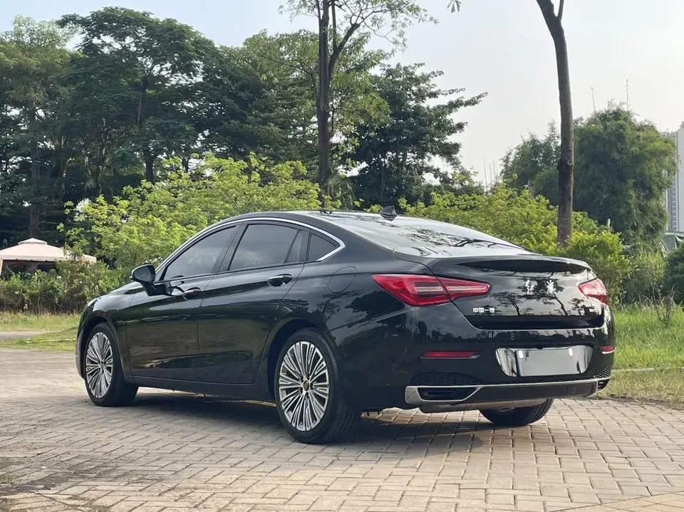 Hongqi H5 classic Hongqi H5 Classic 2022 Classic 1.8T Automatic Intelligent Connected Flag Collar Edition 2022 — миниатюра 2