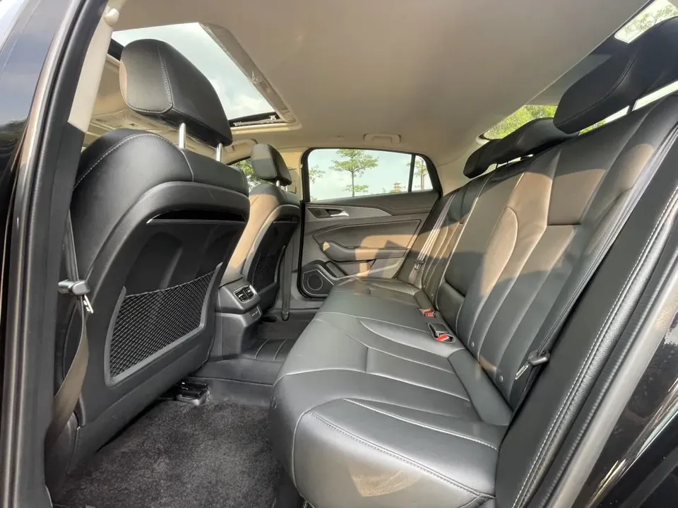 Hongqi H5 classic Hongqi H5 Classic 2022 Classic 1.8T Automatic Intelligent Connected Flag Collar Edition 2022 — миниатюра 5