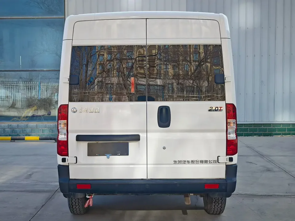Dongfeng Yufeng Yufeng 2023 V9+ 2.0T manual front-wheel drive multi-functional short-axle mid-roof 5/6 seats 2024 — миниатюра 2