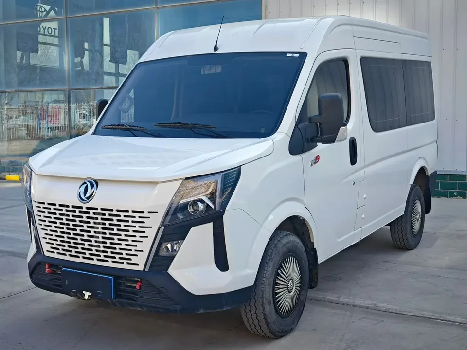 Dongfeng Yufeng Yufeng 2023 V9+ 2.0T manual front-wheel drive multi-functional short-axle mid-roof 5/6 seats 2024 — фото 1, купить с доставкой в Москву