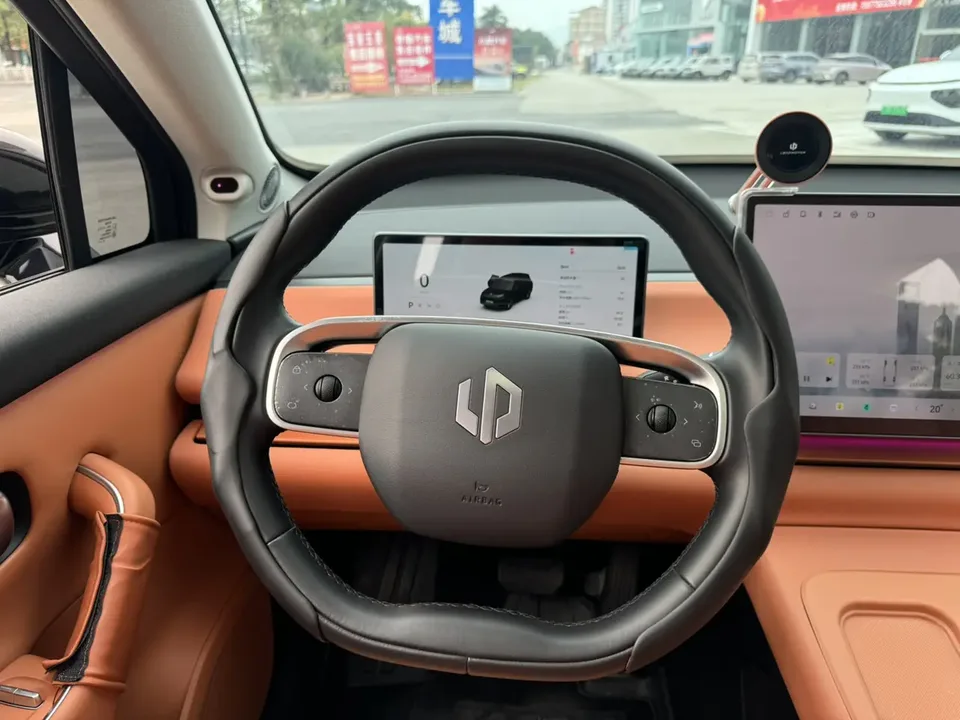 Leapmotor C16 Extended Range 200 Premium Edition 2024 — миниатюра 3