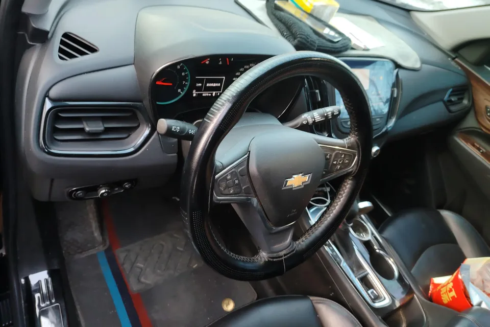 Chevrolet Equinox Explorer 2022 535T Chijie Edition 2022 — миниатюра 4