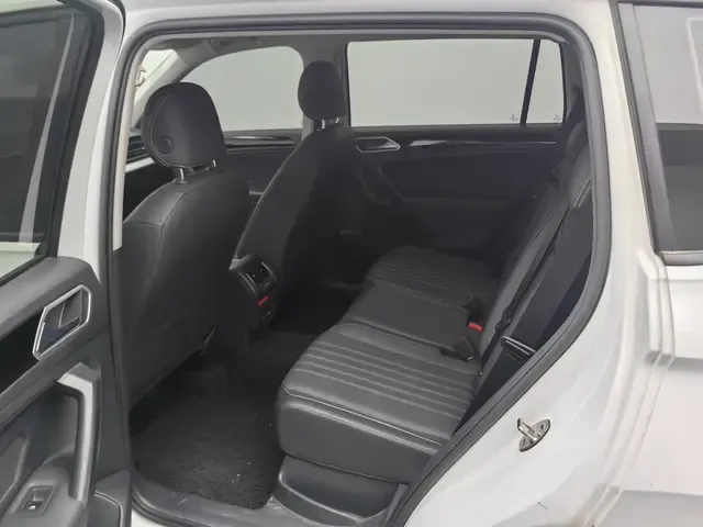 Volkswagen Tiguan L Tiguan L 2022 330TSI Automatic 2WD Comfort Edition 2022 — миниатюра 4