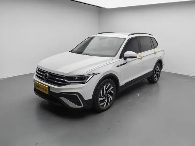 Volkswagen Tiguan L Tiguan L 2022 330TSI Automatic 2WD Comfort Edition 2022 — фото 1, купить с доставкой в Москву