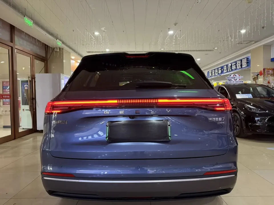 Geely Galaxy Starship 7 EM-i Galaxy Starship 7 EM-i 2025 120KM Pilot Edition 2025 — миниатюра 2