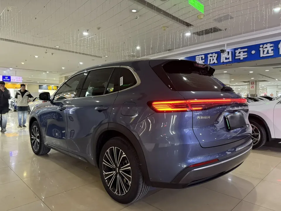 Geely Galaxy Starship 7 EM-i Galaxy Starship 7 EM-i 2025 120KM Pilot Edition 2025 — миниатюра 4