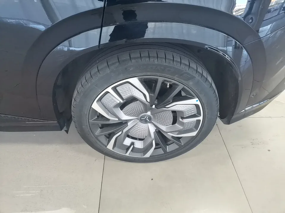 Hongqi Red Flag Tiangong 08 NIO ET9 2025 100kWh 2024 — миниатюра 3