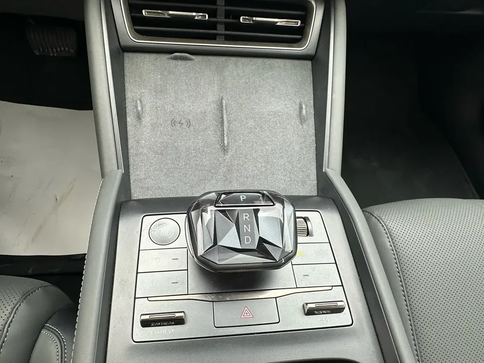 BYD Qin L DM Intelligent Driving Edition DM-i 120KM Beyond Edition 2025 — миниатюра 4