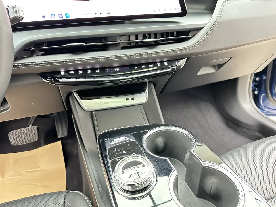 Cadillac GT4 25T Luxury Edition 2024 — миниатюра 3