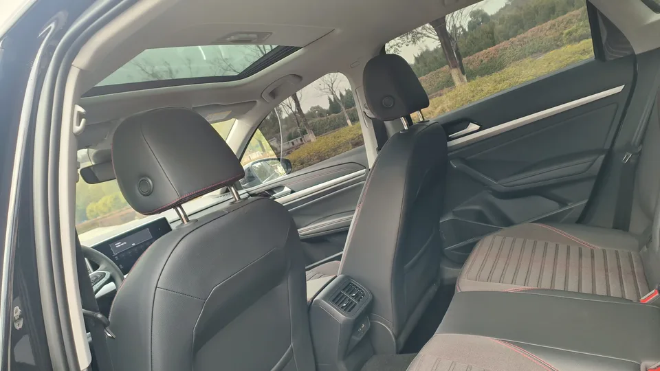 Volkswagen Lavida Lavida 2023 1.5L automatic Deyi version 2024 — миниатюра 4