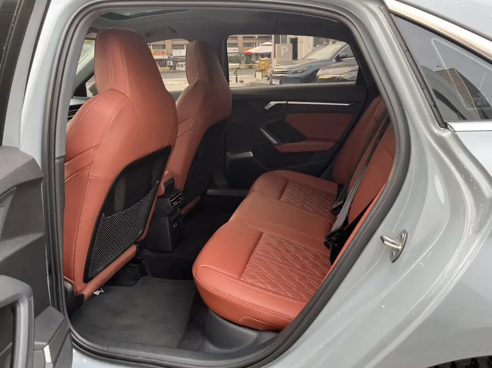 Audi A3 Audi A3 2025 A3L Limousine 35 TFSI Flying Spur Premium Edition + Luxury Package 2024 — миниатюра 4