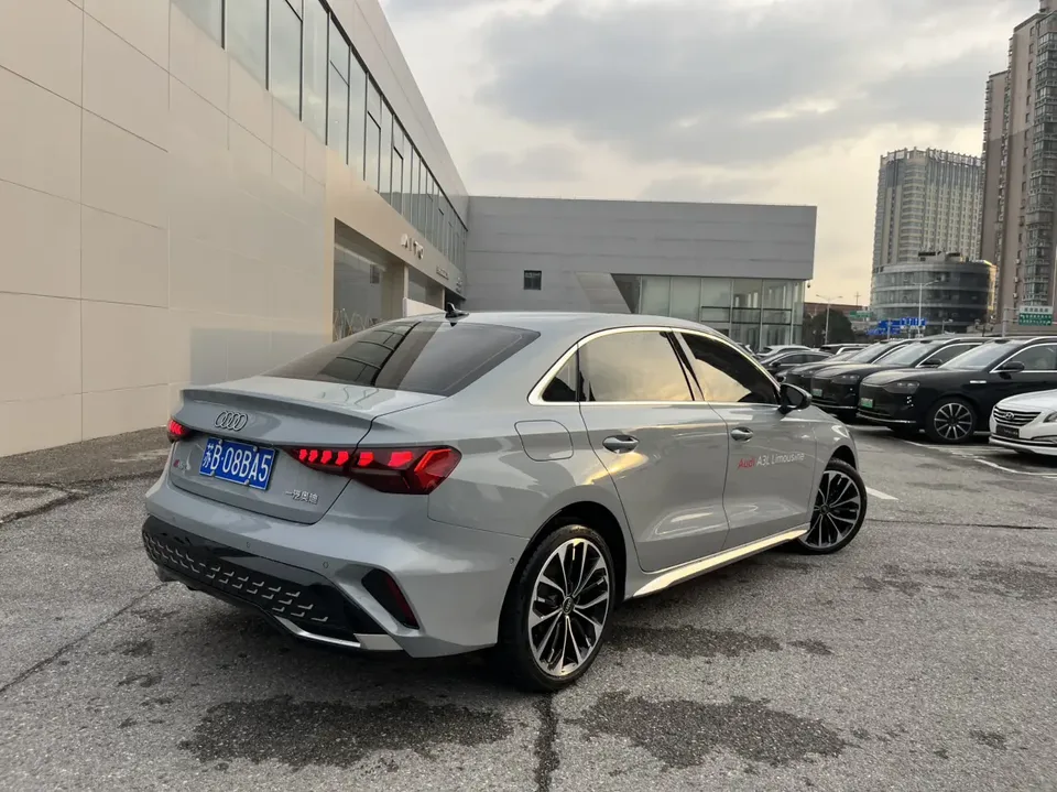 Audi A3 Audi A3 2025 A3L Limousine 35 TFSI Flying Spur Premium Edition + Luxury Package 2024 — миниатюра 5