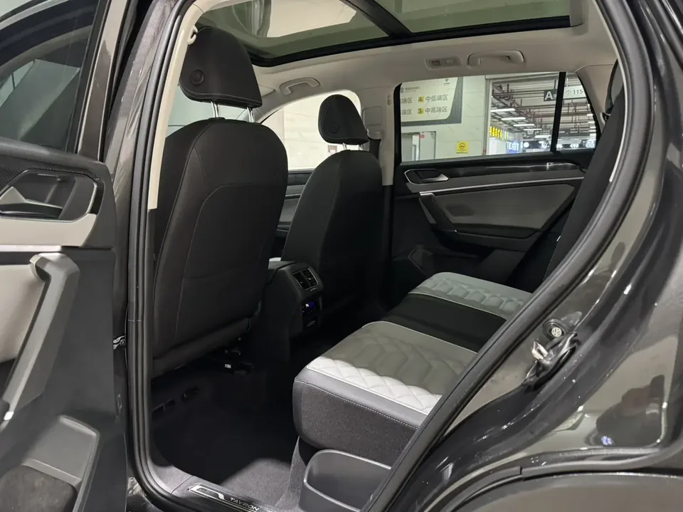 Volkswagen Tayron Tanyue 2023 330TSI 2WD Luxury Plus Advanced Edition 2022 — миниатюра 4