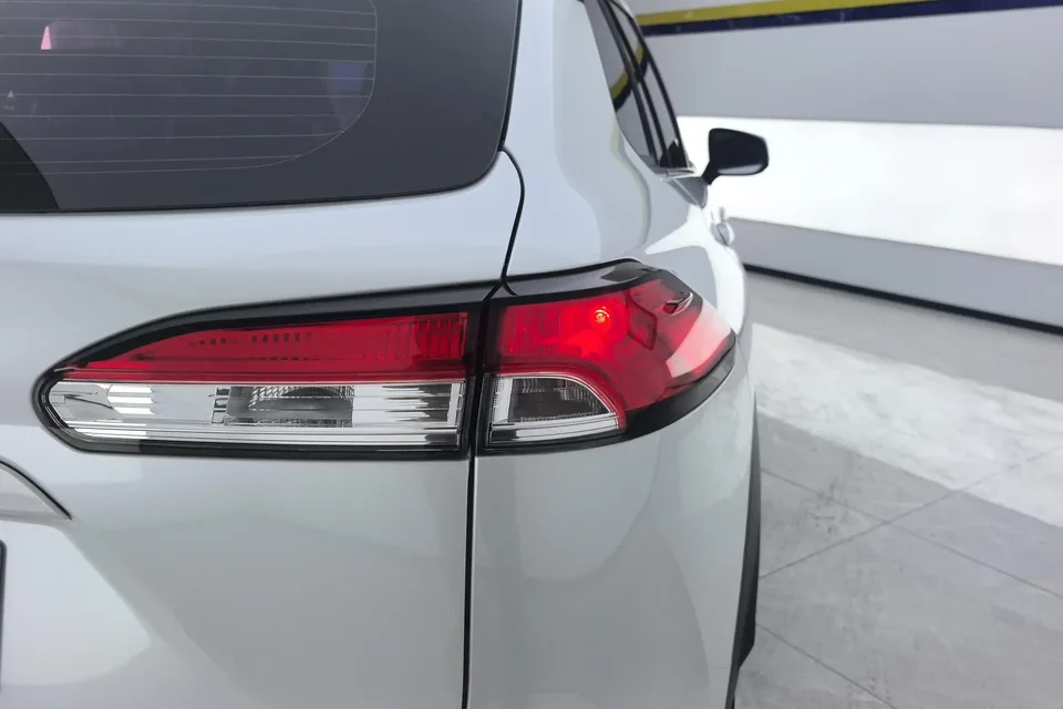 Toyota CorollaCross 2.0L Pioneer Edition 2023 — миниатюра 2