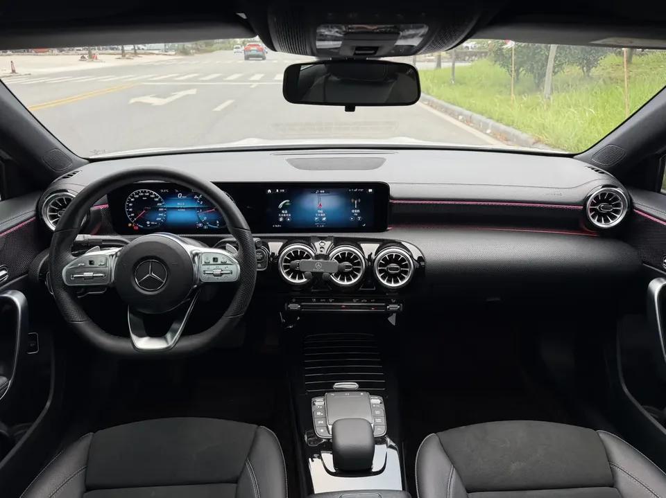 Mercedes-Benz Mercedes Benz A Class second facelift A 200 L sports sedan fashion version 2023 — миниатюра 3