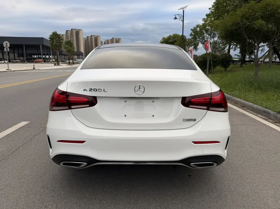 Mercedes-Benz Mercedes Benz A Class second facelift A 200 L sports sedan fashion version 2023 — миниатюра 5