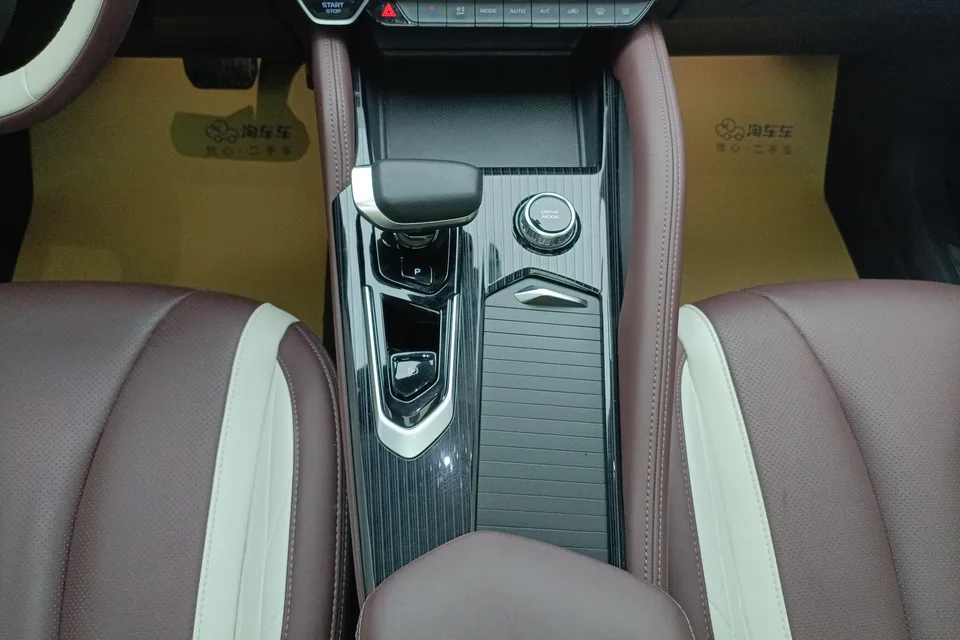 Geely Monjaro 2.0TD DCT EVO 2WD Premium Edition 2023 — миниатюра 4