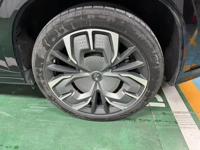 Hongqi Red Flag Tiangong 08 730 Max rear-wheel drive version 2024 — миниатюра 3