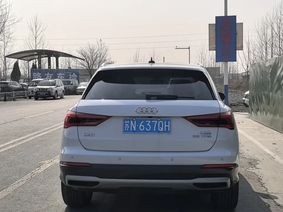 Audi Q3 Audi Q3 2022 35 TFSI Fashionable and Elegant 2022 — миниатюра 2