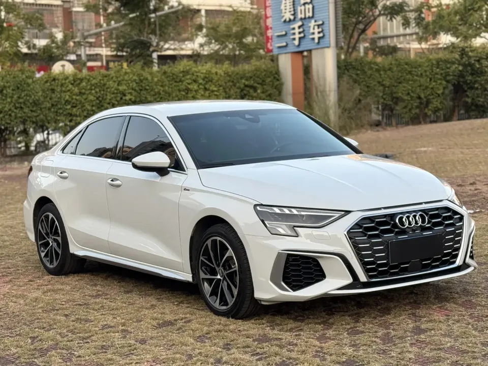 Audi A3 A3L Limousine 35 TFSI aggressive and sporty 2022 — миниатюра 3